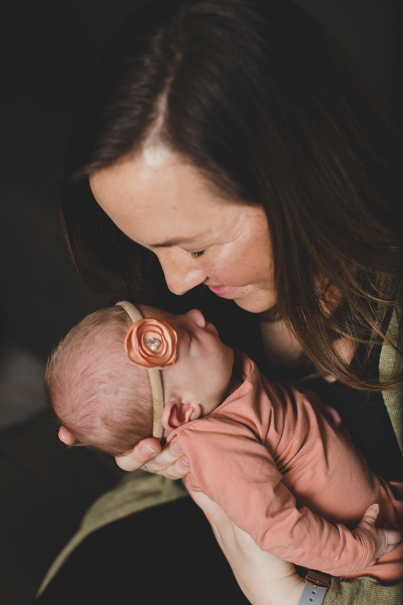 Baby Myla lifestyle newborn session at home snuggling with her mom